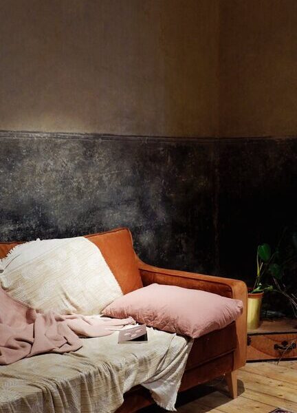 Tips for Creating a Cozy and Inviting Living Room Space