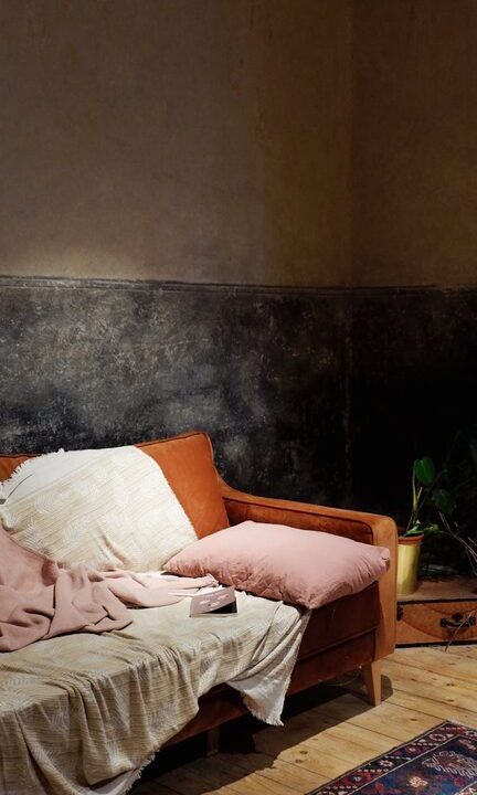 Tips for Creating a Cozy and Inviting Living Room Space