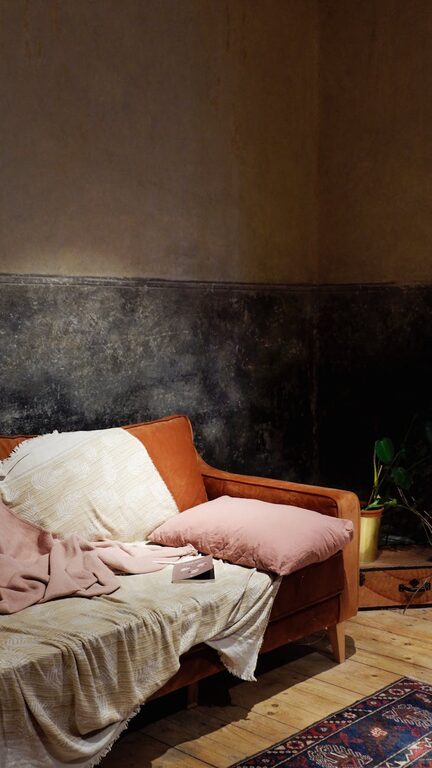 Tips for Creating a Cozy and Inviting Living Room Space